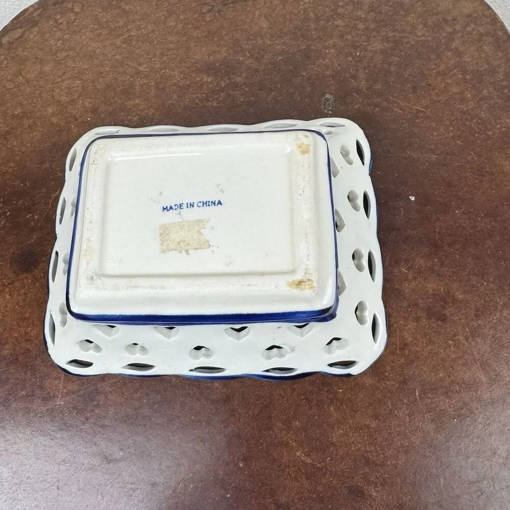 Unmarked ceramic catch